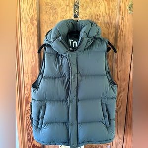 TNA the super puff vest women’s